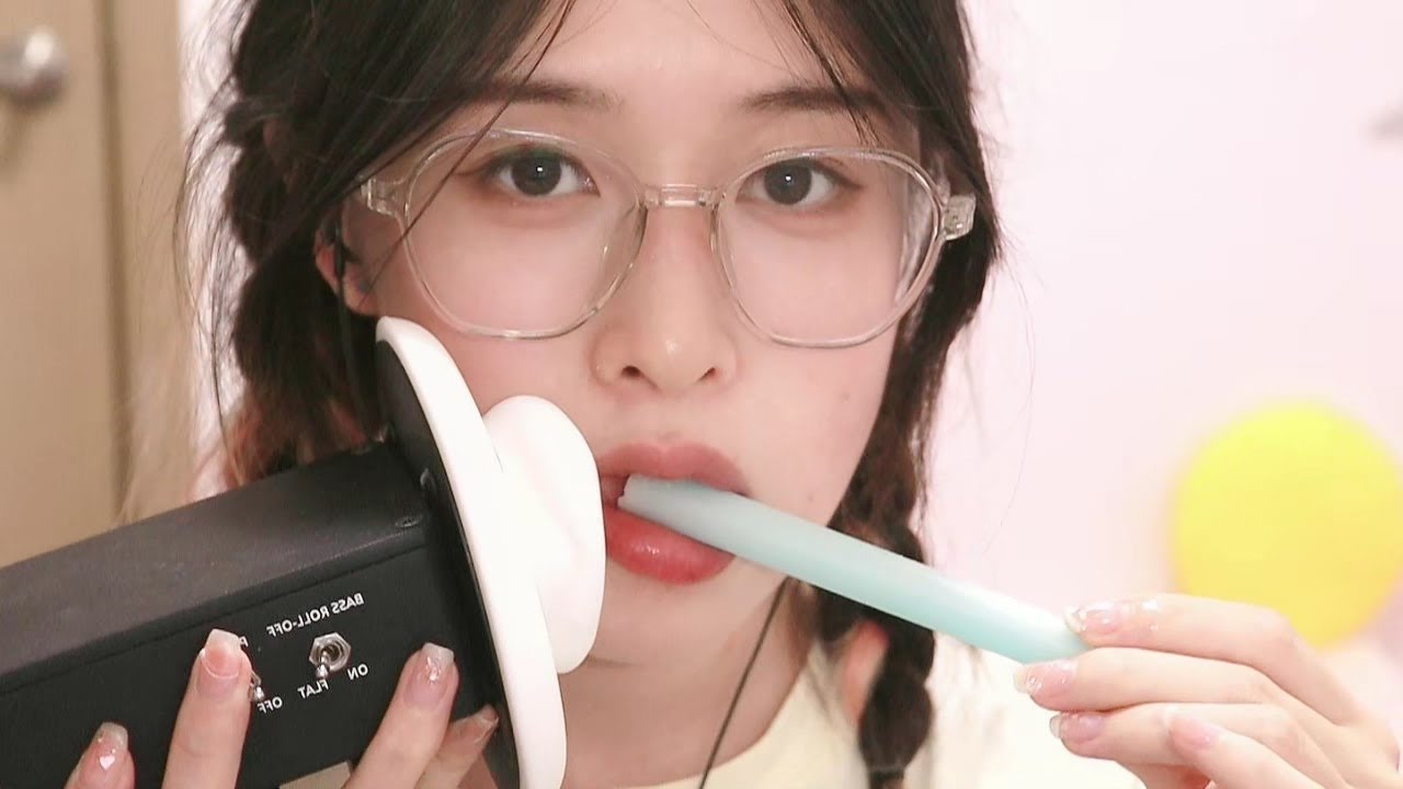 【ASMR coconut椰~】eat wax and Bubblegum深入的腊瓶糖泡泡糖咀嚼音