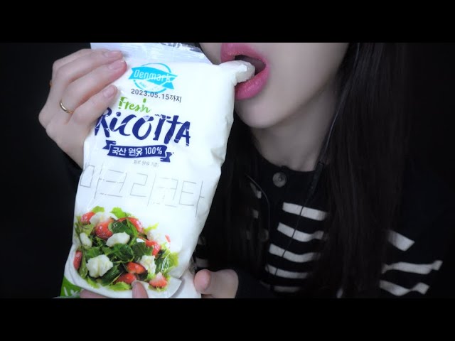 ASMR 그냥 통째로 리코타치즈 짜먹기 Squeeze ricotta cheese