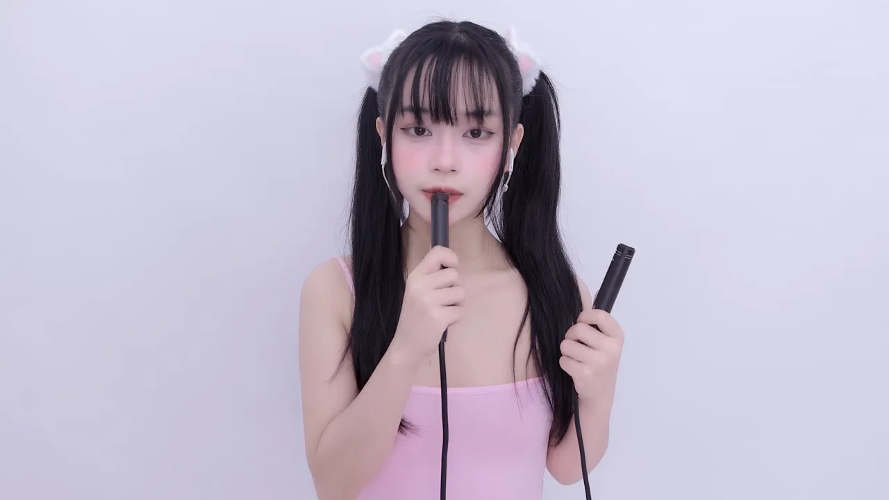 🥰晓美 Xiao Mei ASMR  舔耳口腔音喘息 Ear Licking  Licking And Eating Ear Licking